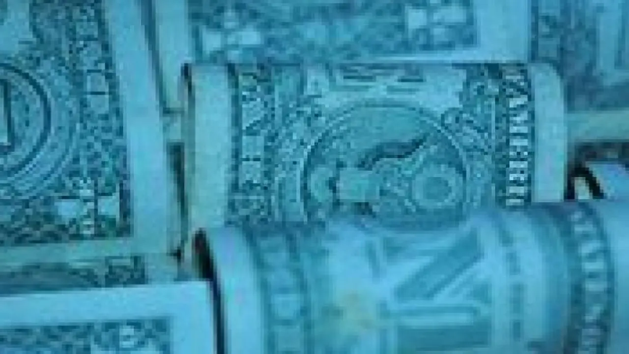 مصرف أبو ظبي الإسلامي يسجل أعلى سعر لشراء الدولار مقابل العملة المحلية
